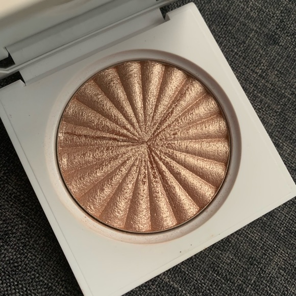 Ofra Cosmetics Blissful Highlighter - Picture 2 of 4